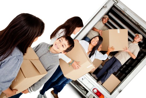 Moving truck service for homes and businesses in Coulsdon