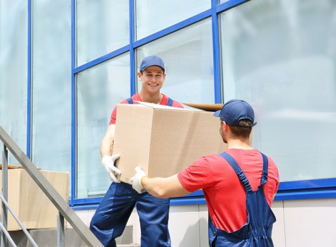 Removal van and moving boxes for a Coulsdon home relocation